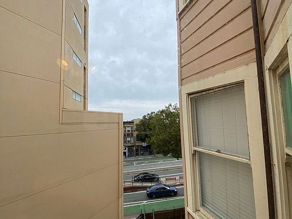 5th image of 1878 Market St #207