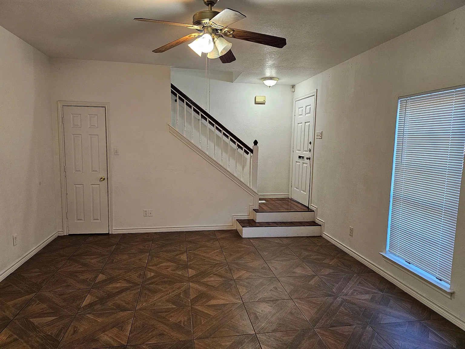 3 bed, 1615 sqft, $2,100 — Photo 2