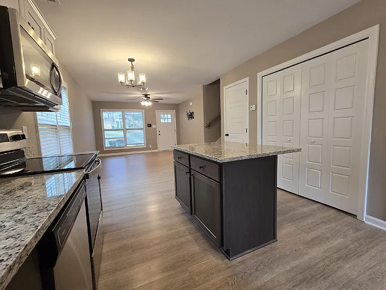 1176 Cottonwood Dr — Photo 5