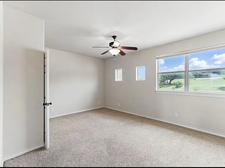 976 Parkview Dr — Photo 15