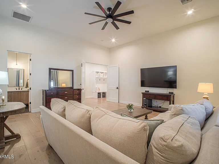 12424 E Victoria St — Photo 35