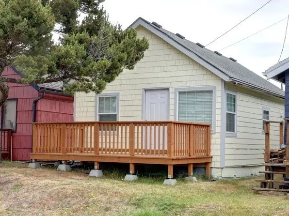 1306 Ocean Beach Blvd S, Long Beach, WA 98631