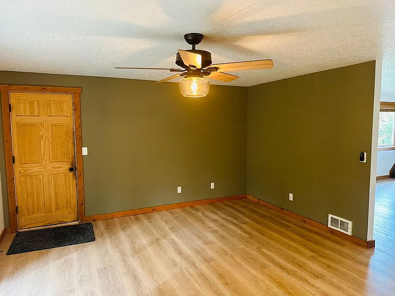 128 Bunting Dr — Photo 9