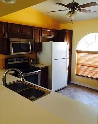 4th image of 827 SW 48th Ter