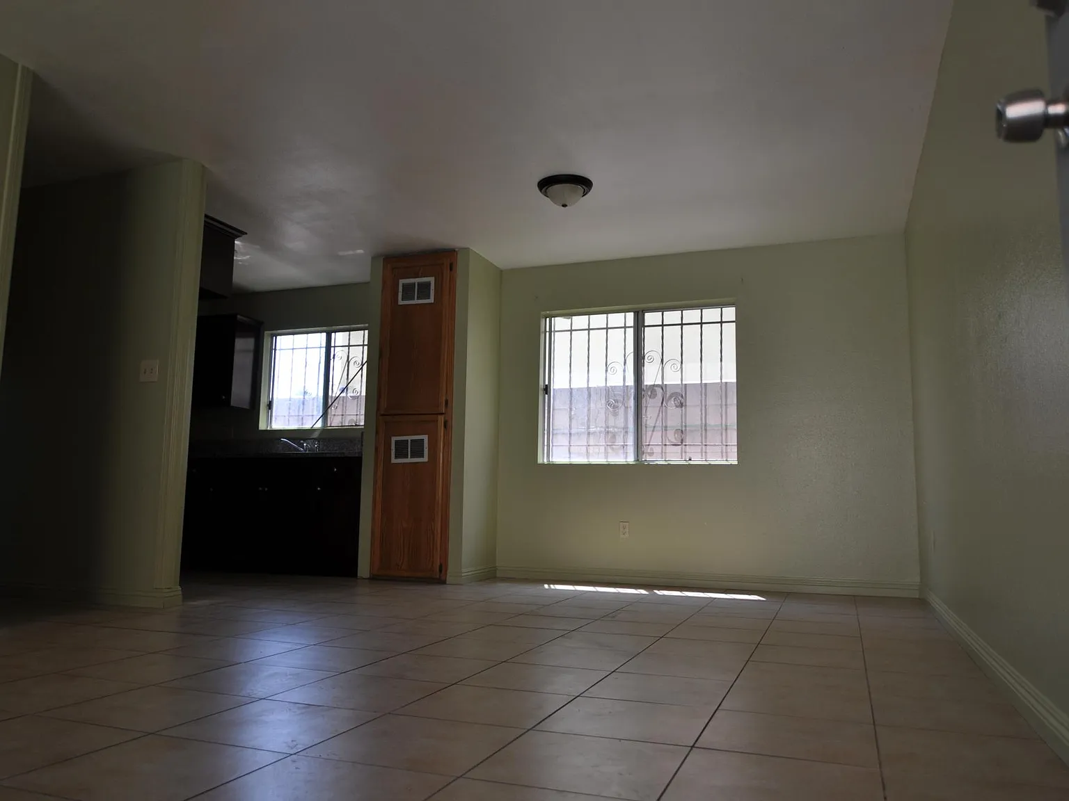 3 bed, 1100 sqft, $3,000 — Photo 3