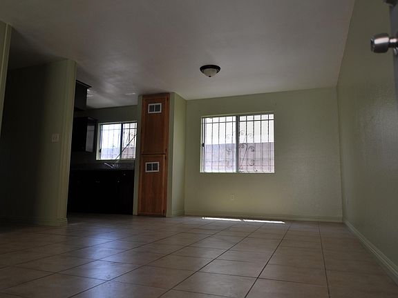 3rd image of 814 E 109th Pl #B