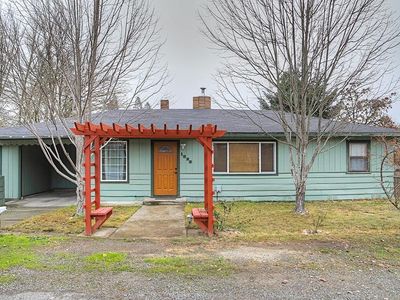 1825 NW Burns Ave, Grants Pass, OR, 97526