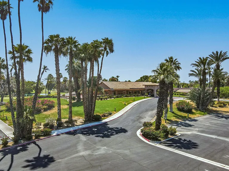 49990 Eastwood Ln — Photo 60