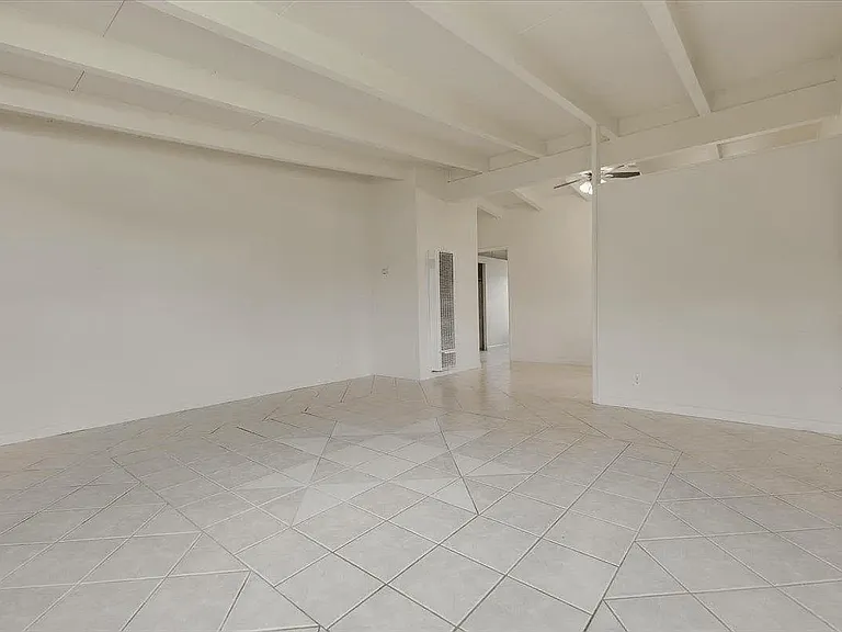 1448 Modoc Ave — Photo 2