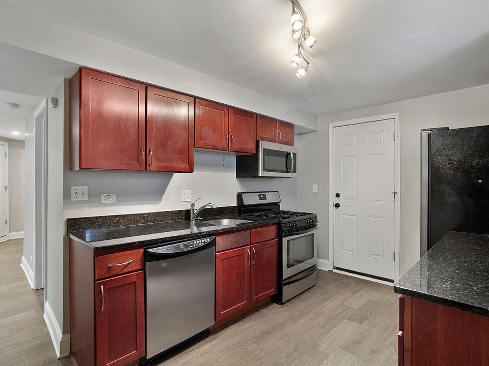 1st image of 3614 W Wilson Ave #G