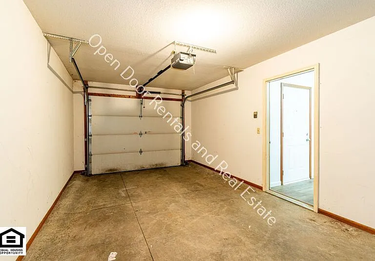 1525 Flagstone Dr — Photo 20
