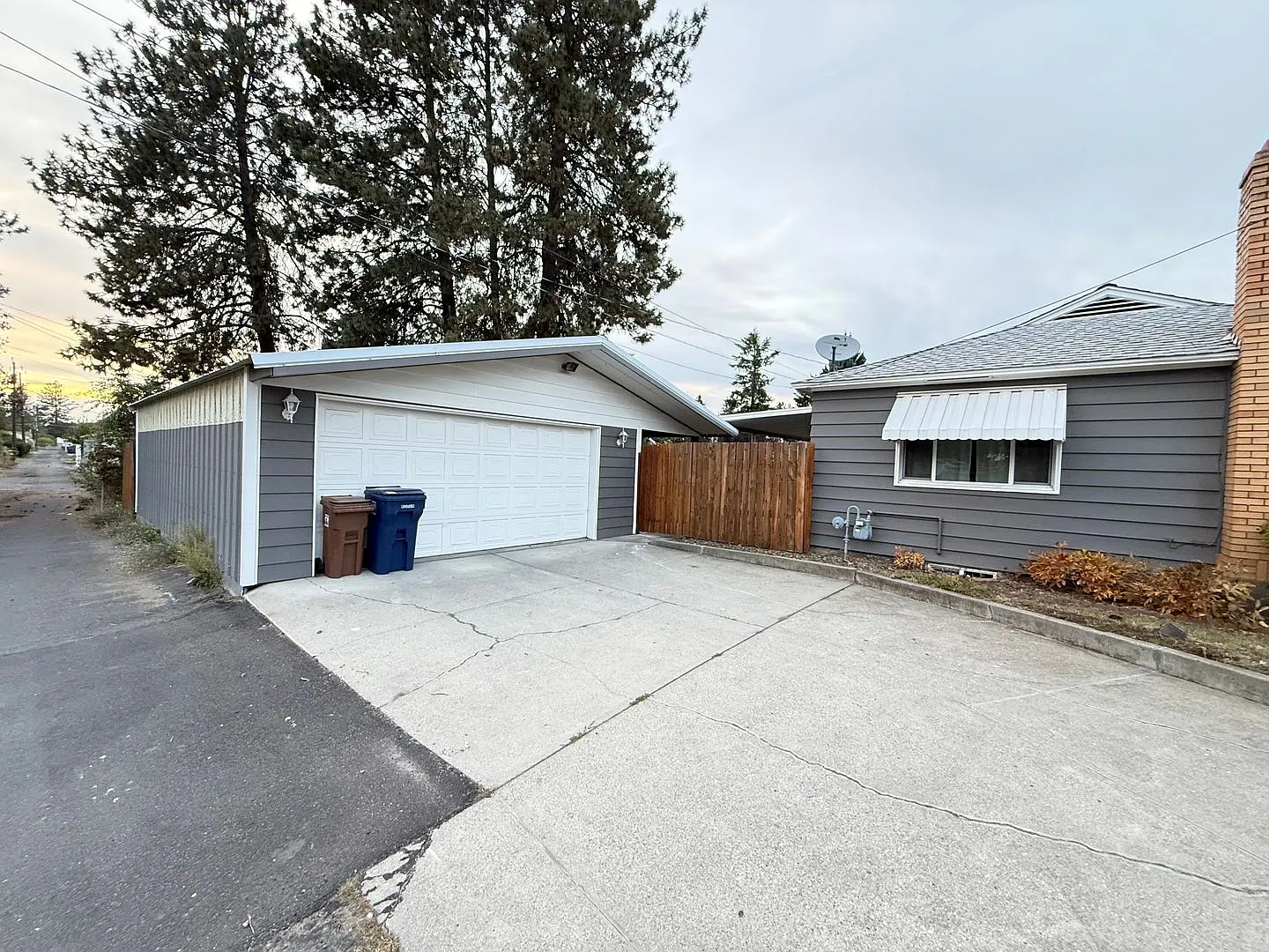 4 Bedroom 2 Bathroom Home for Rent — Photo 2