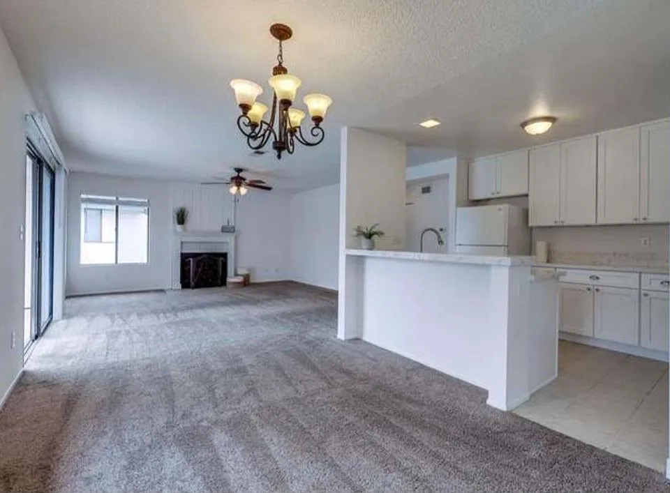 450 W Vermont Ave #2102