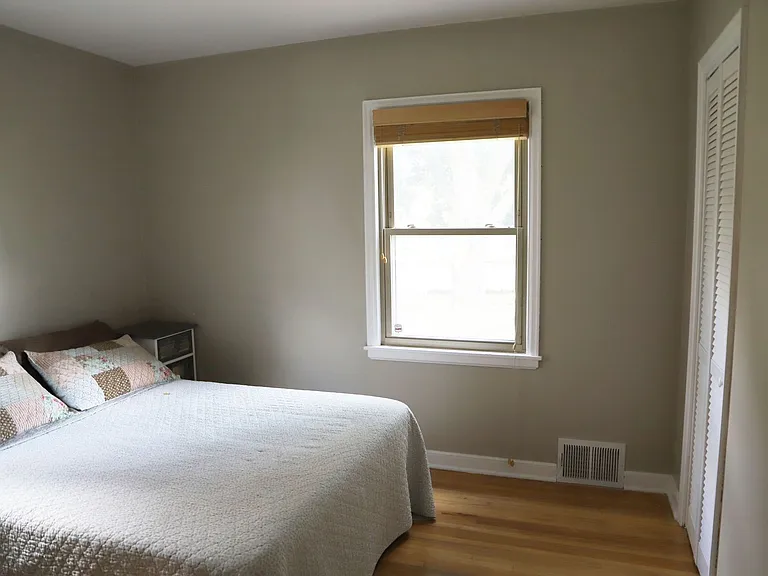 6510 Cedar Lake Rd S — Photo 7