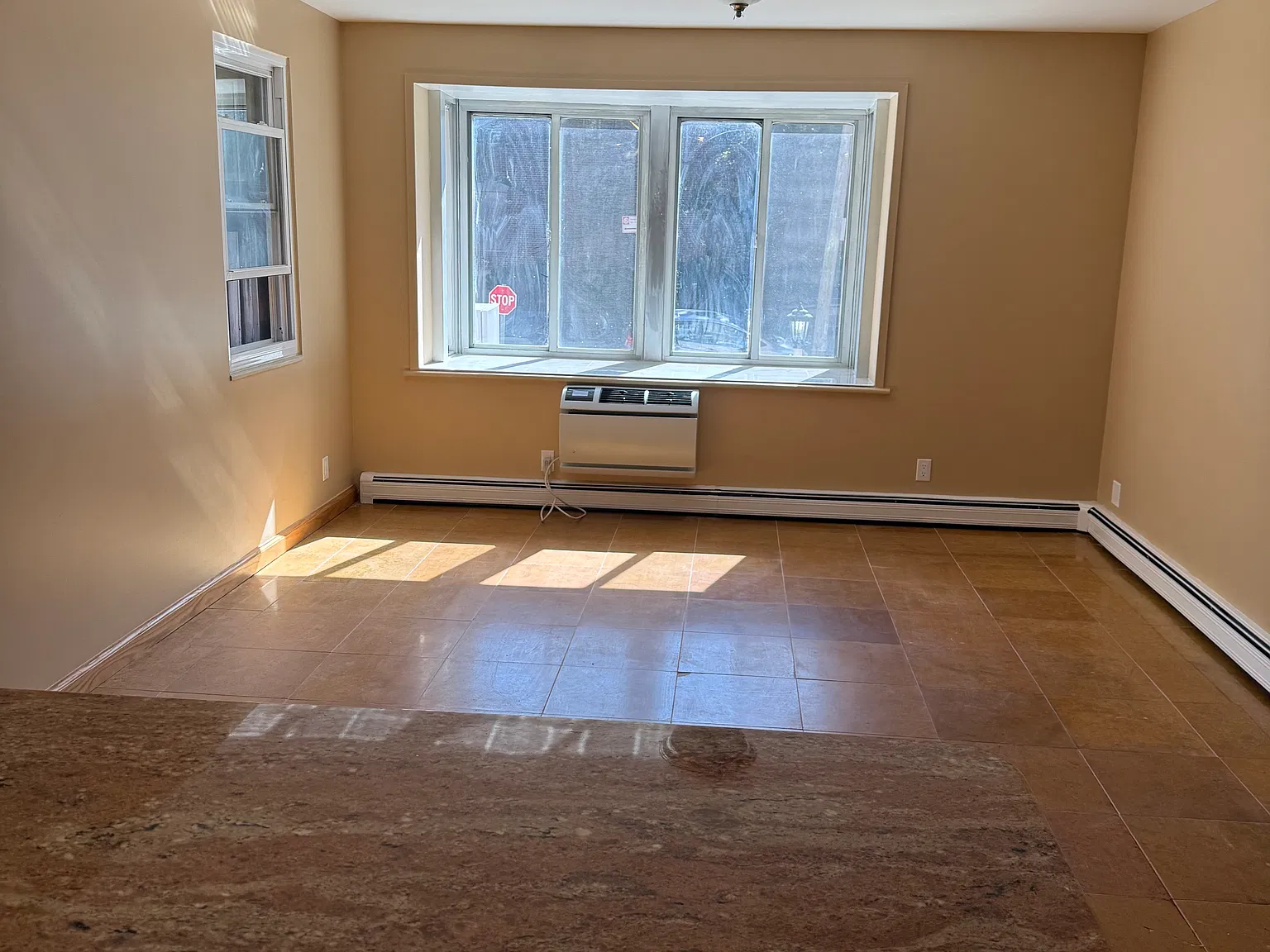 2 bed, 911 sqft, $2,700 — Photo 2