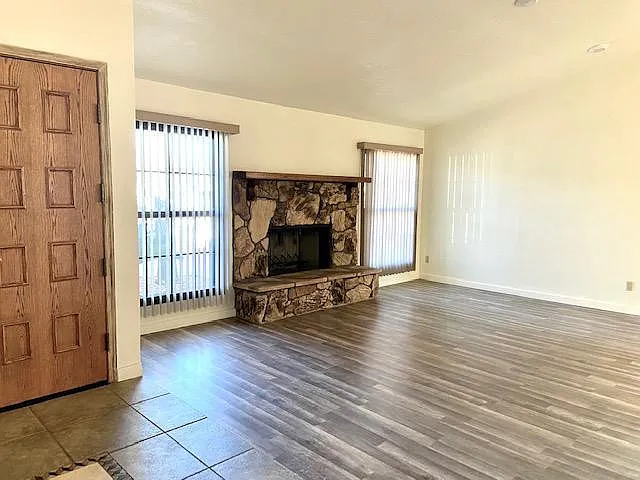 405 E Marigold Ln — Photo 10