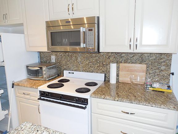 4th image of 1116 Lake Ter APT 209