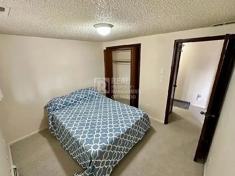 2628 Glendevey Dr — Photo 8
