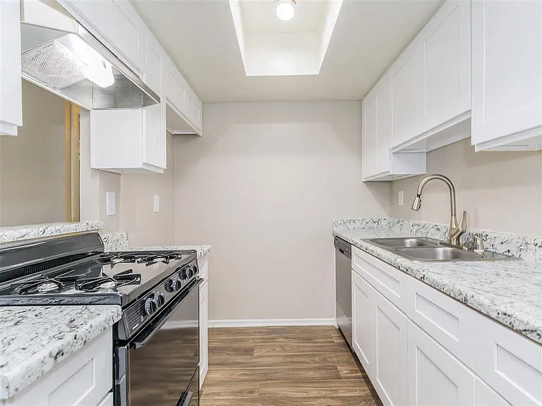 Carmel Apartments — Photo 36