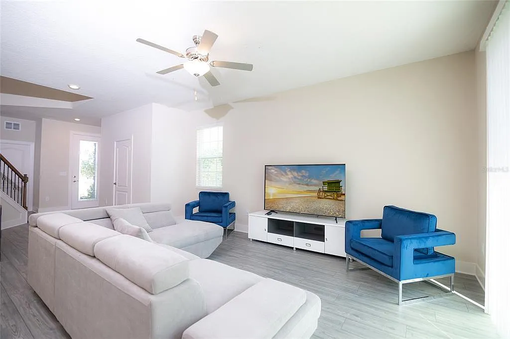 4 bed, 2.5 bath, 2080 sqft, $3,000 — Photo 3
