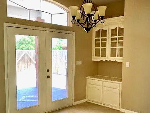 5th image of 2514 Thomas Ln