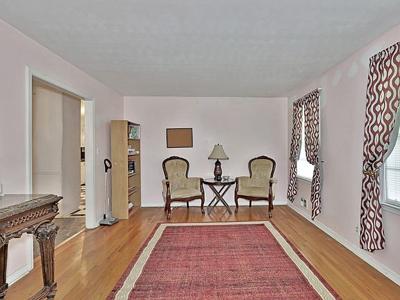 3rd image of 3482 Sweetwater Dr