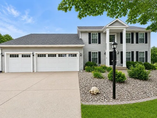 2520 Buckingham Ave, Bettendorf, IA 52722