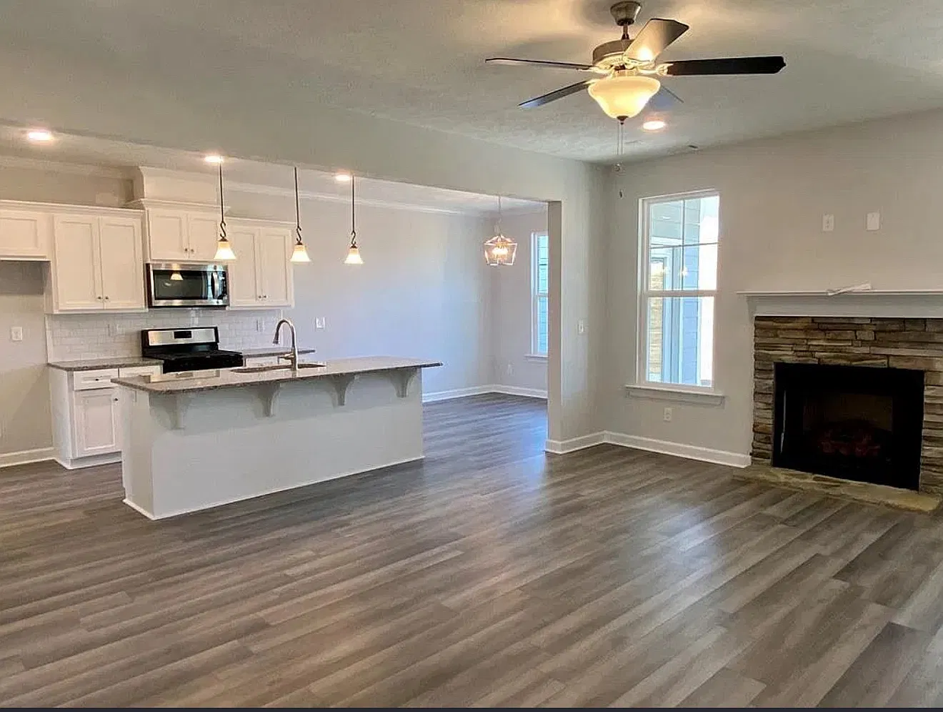 4 bed, 2742 sqft, $2,490 — Photo 4