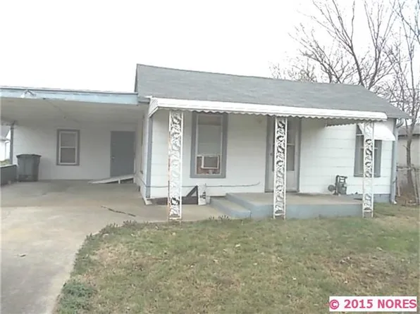 904 NW 4th St, Wagoner, OK 74467