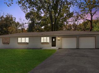 17813 Hidden Valley Rd, Independence, MO 64057