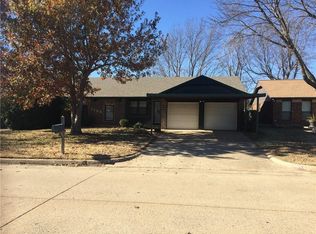 1205 Kings Ct, Moore, OK 73160