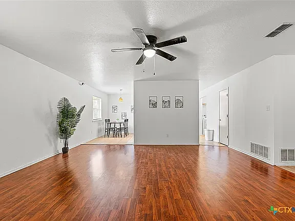 4 bed, 1587 sqft, $2,650 — Photo 3