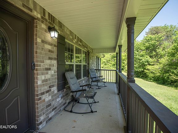3rd image of 717 Regent Ct