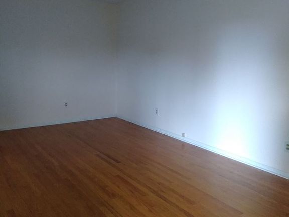 2nd image of 736 Pritchard Dr