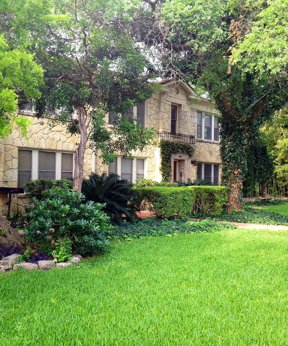 230 Bushnell Ave — Photo 1