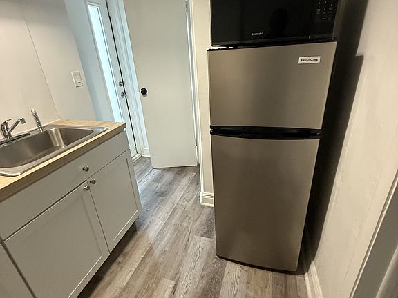 5th image of 115 SE Seconds St #2