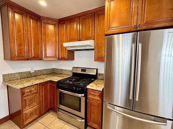 Fridge and stove included