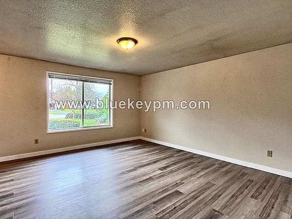 4th image of 14005 NE 70th St