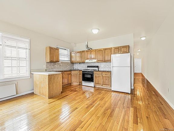 3rd image of 3305 Holland Ave