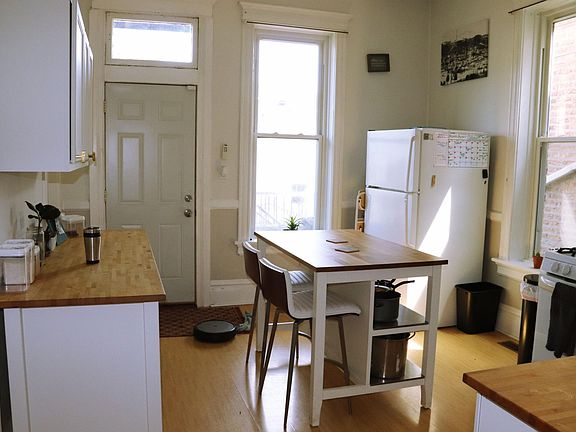 4th image of 1413 N Oakley Blvd #1
