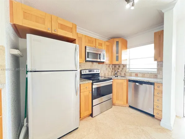 422 Lakeside Dr APT 239, Pompano Beach, FL 33063