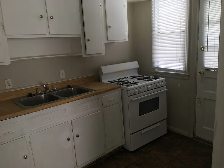 368 Roosevelt Ave #6-7 — Photo 3