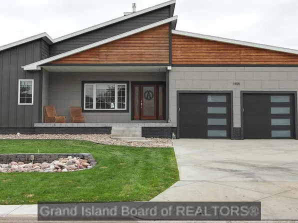 1905 Rainbow Rd, Grand Island, NE 68801