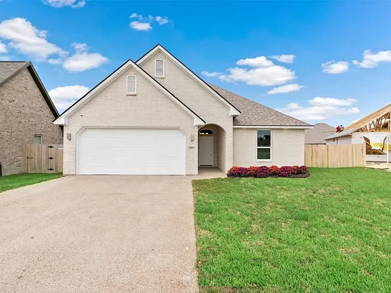 2915 Bombay Ct — Photo 9