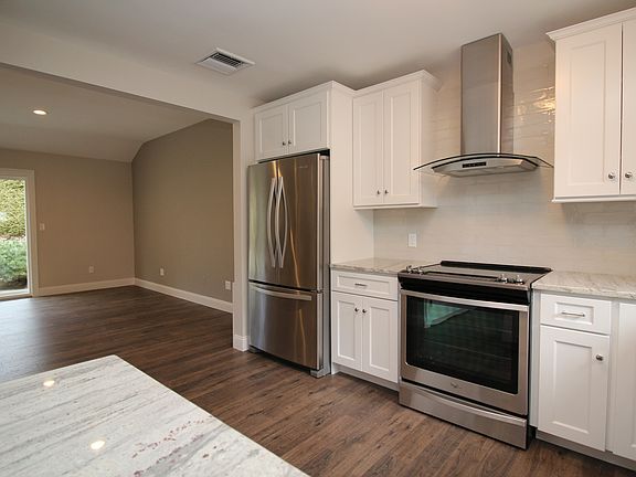 Kitchen Flows to Dining Area