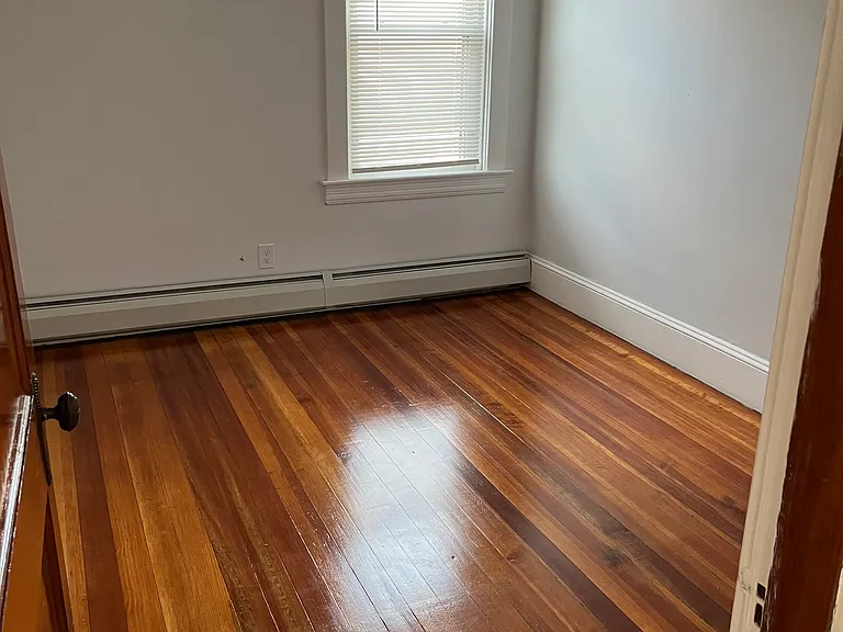 372-374 Juniper St #2 — Photo 5