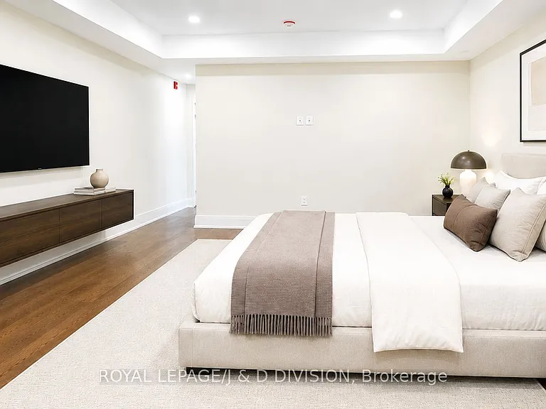 2579 Yonge St #202 — Photo 13