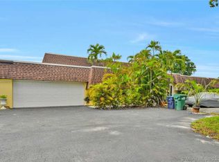 19120 W Lake Dr, Hialeah, FL 33015