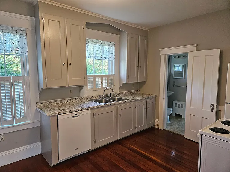 36 Pleasant St — Photo 8