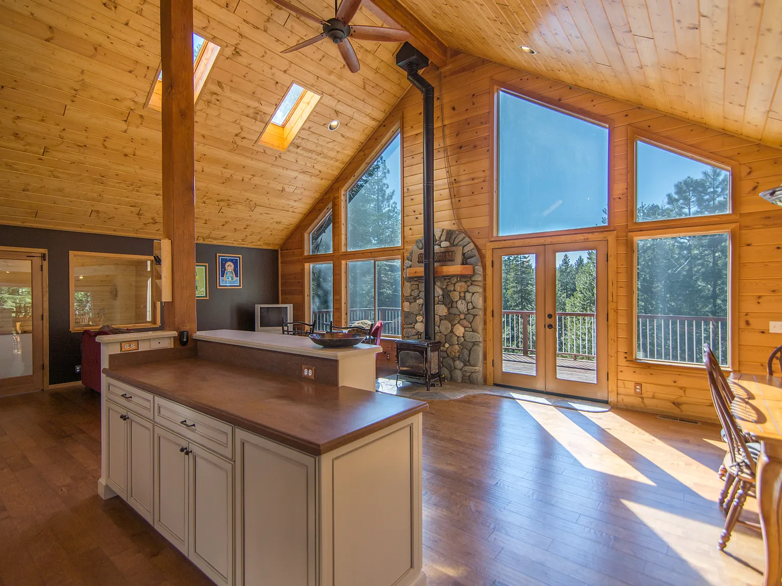 12139 Pine Forest Rd — Photo 2